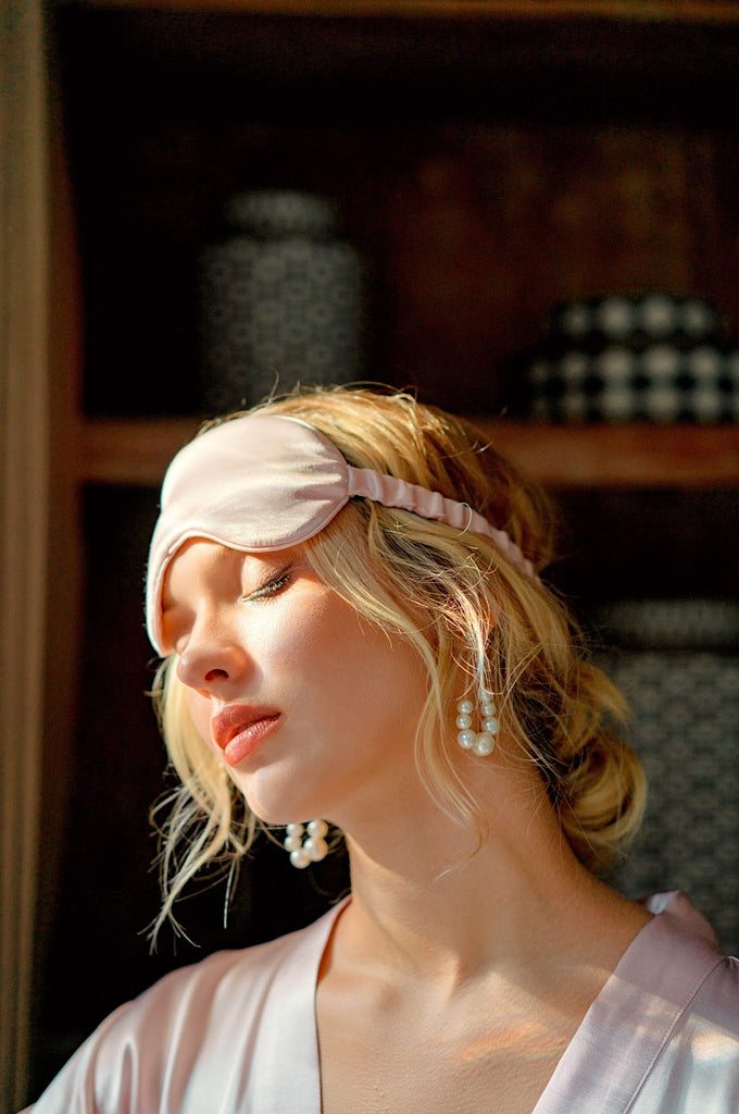 Silky Eye Mask with Pouch - Light Blush